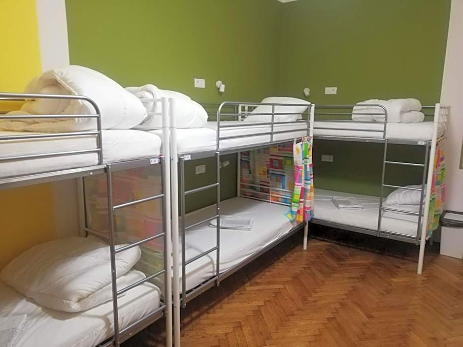 Lorf Hostel&Apartments