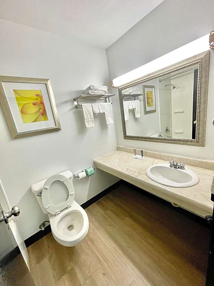 Days Inn by Wyndham Erie