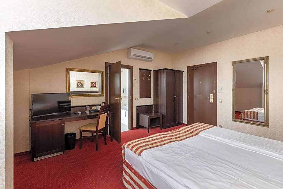 RIXWELL GERTRUDE HOTEL