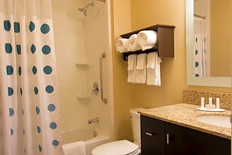 Two-Bedroom Queen Suite