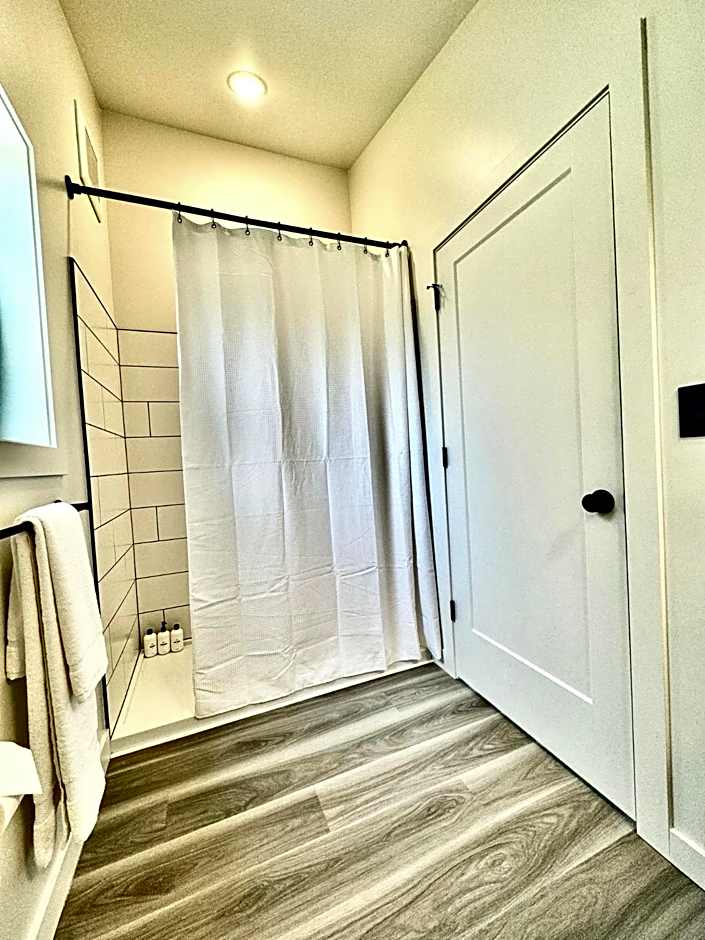 LOGE Westport
