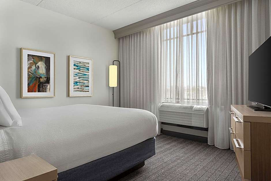 Courtyard by Marriott Louisville Airport