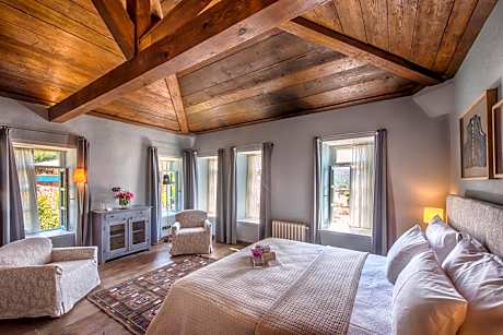 Deluxe Villa with Sea View & Terrace