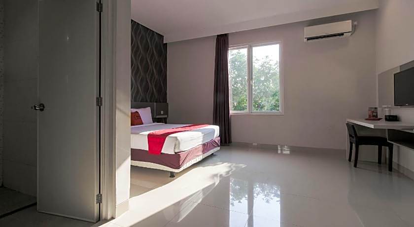 RedDoorz near Goa Sunyaragi