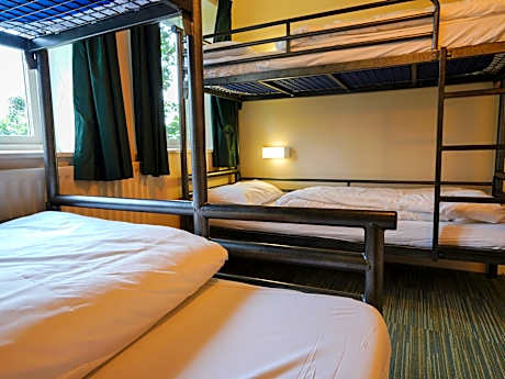 6 Bed Private Room Shared Bathroom