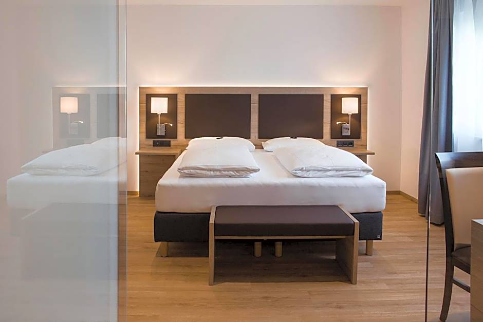 Patrix Hotel, Restaurant, Bar