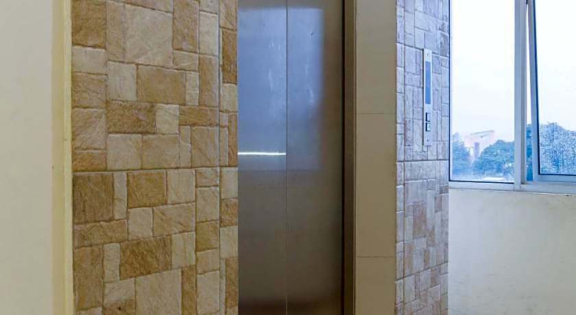 RedDoorz Plus @ Surapati 2