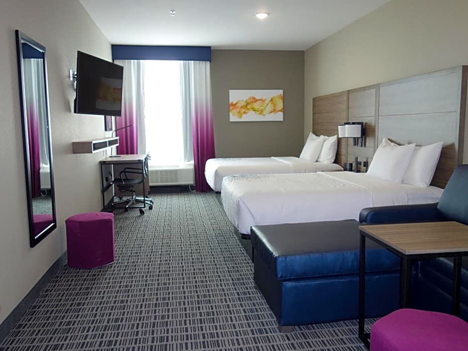 La Quinta Inn & Suites by Wyndham San Antonio Alamo City