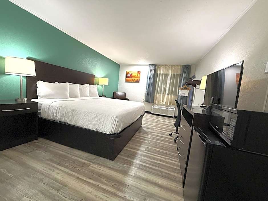 Baymont Inn & Suites by Wyndham Newton IA