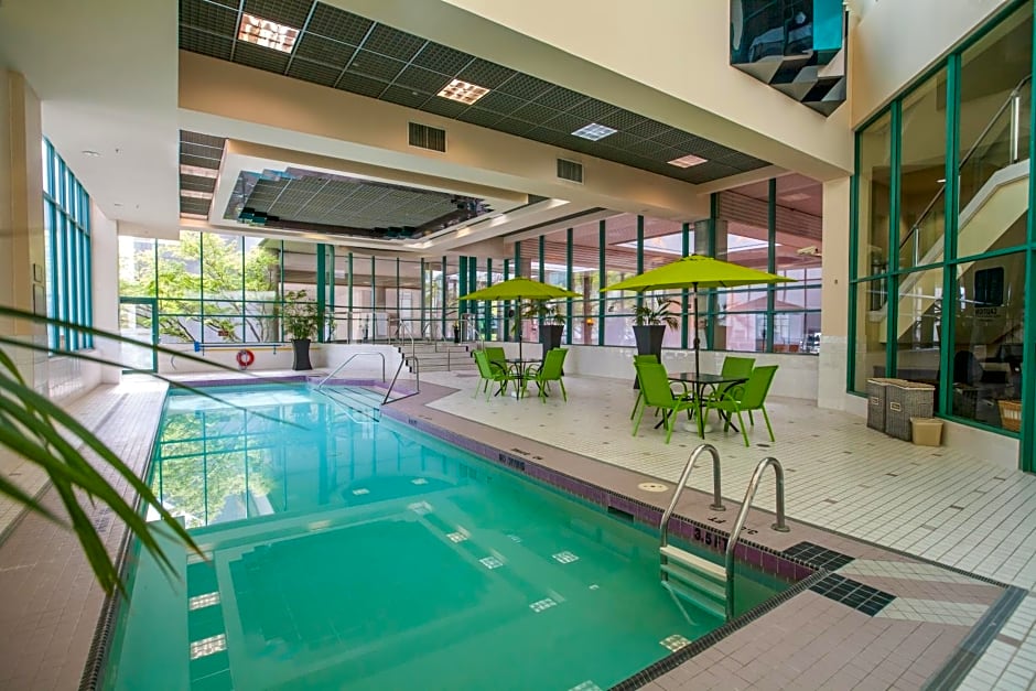 Rosedale on Robson Suite Hotel