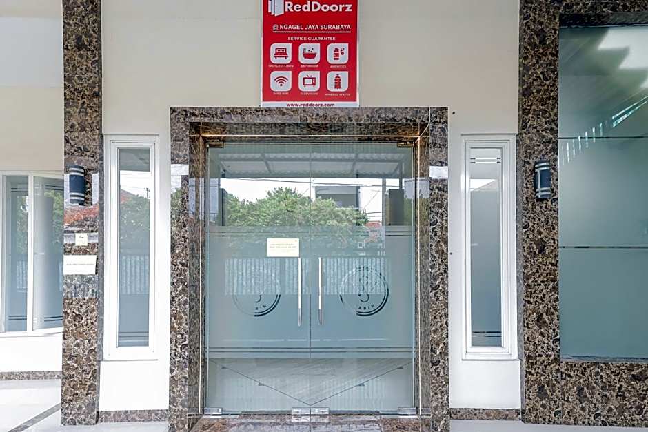 RedDoorz at Ngaggel Jaya Surabaya