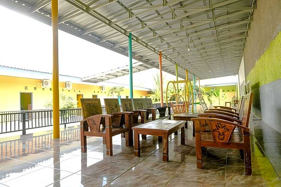 Hotel O Ilyasa Family