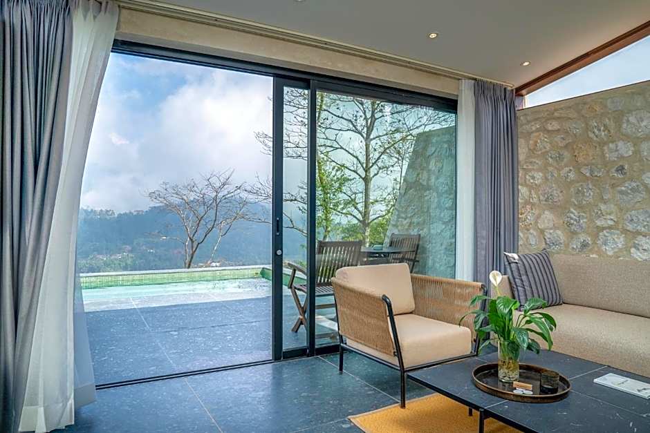 Photo 1 of 6 of Villa
