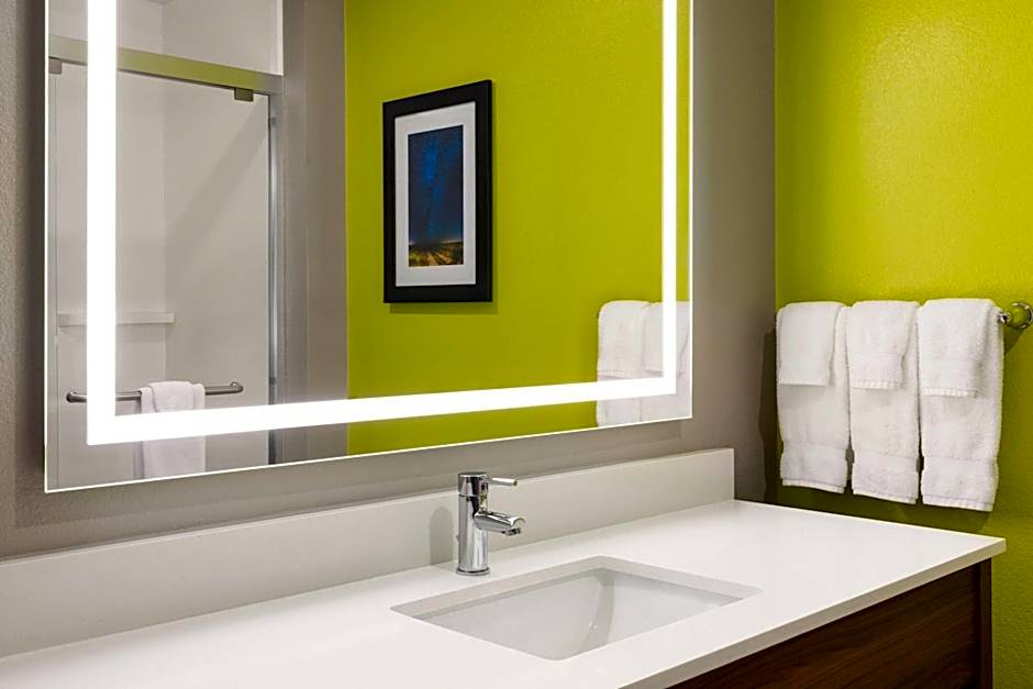 La Quinta Inn & Suites by Wyndham Shawnee