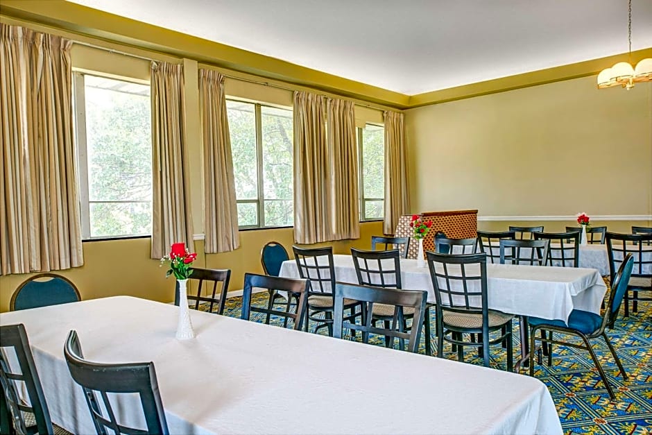 Days Inn by Wyndham Arlington/Washington DC – Arlington, VA
