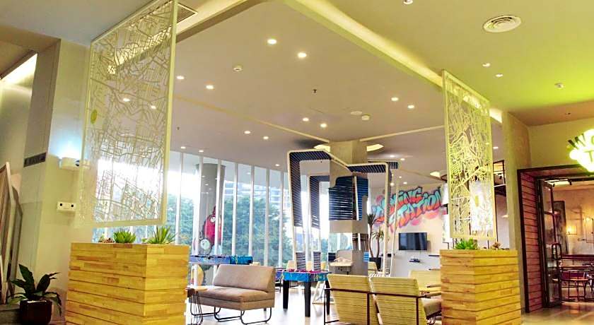 Yello Hotel Jemursari