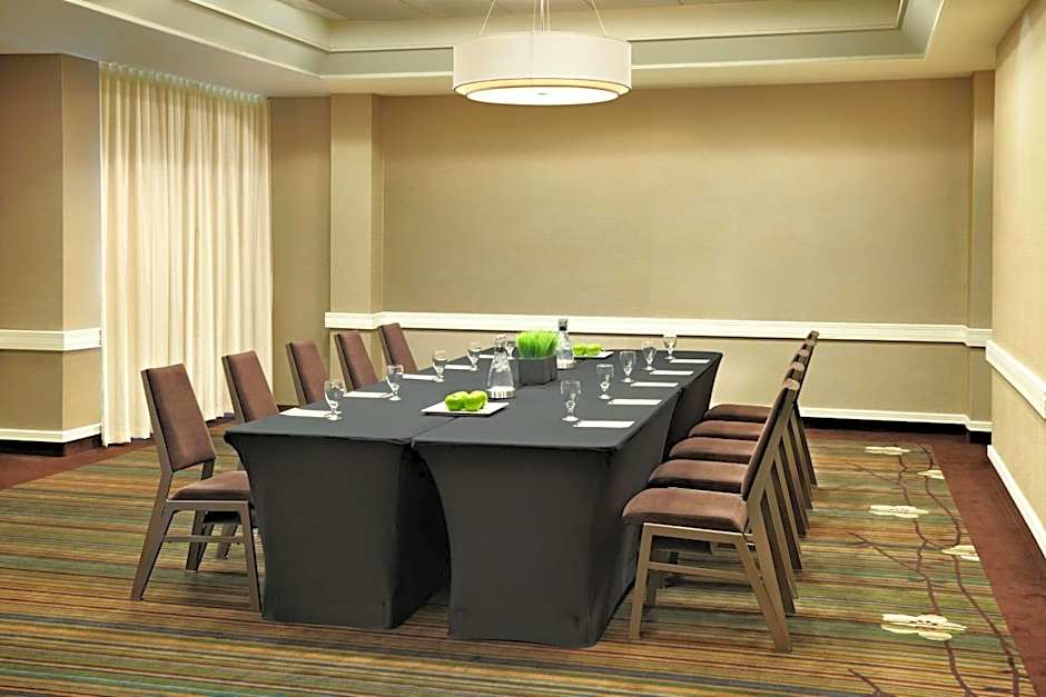 Sheraton Cavalier Calgary Hotel