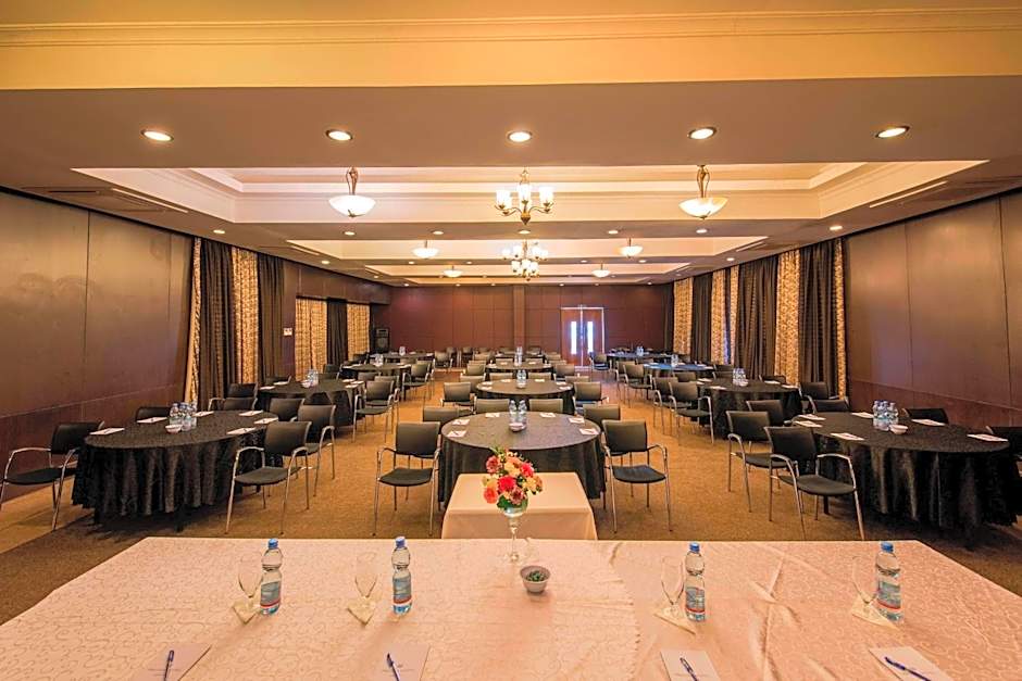 Protea Hotel by Marriott Dar es Salaam Courtyard