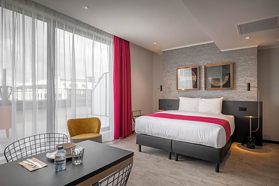 Amory Hotel by Hyllit