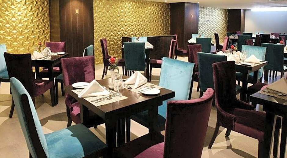 Avari Xpress, Islamabad Expressway