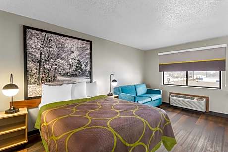 Queen Studio Suite - Non-Smoking