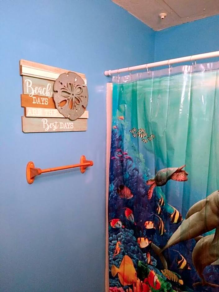 Charming SPI family condo - walking distance to the beach, Sleeps 6, Third Floor, 2025 Traveler Award