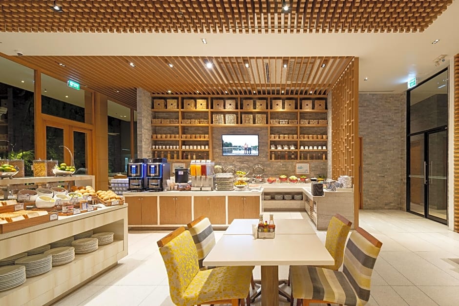 Holiday Inn Express Phuket Patong Beach Central By IHG