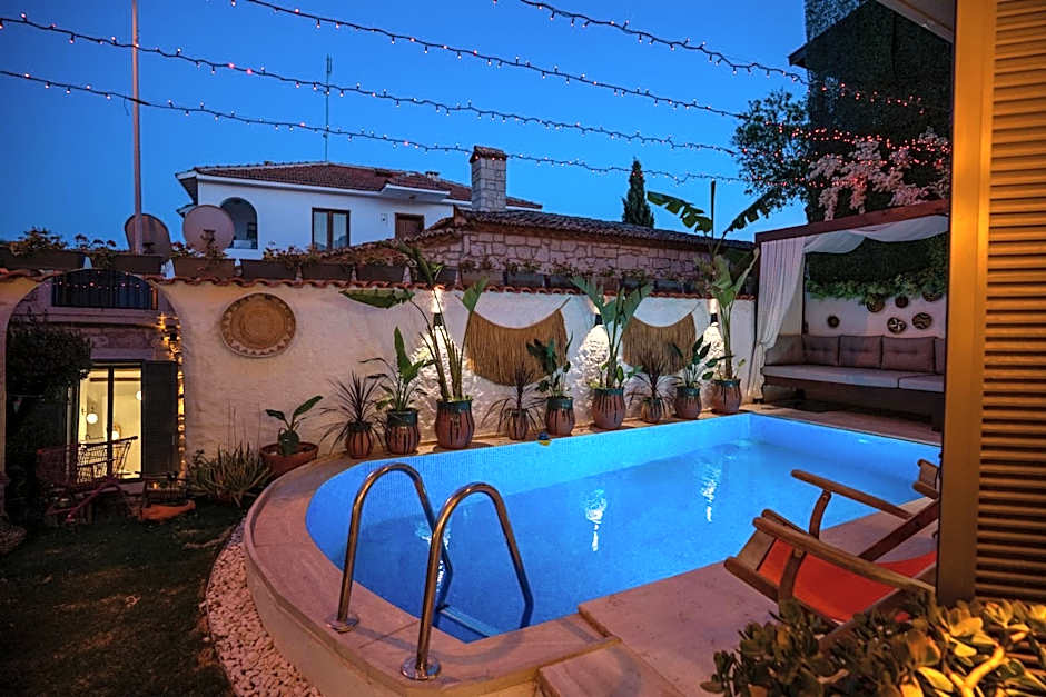 The Comelly Alaçatı