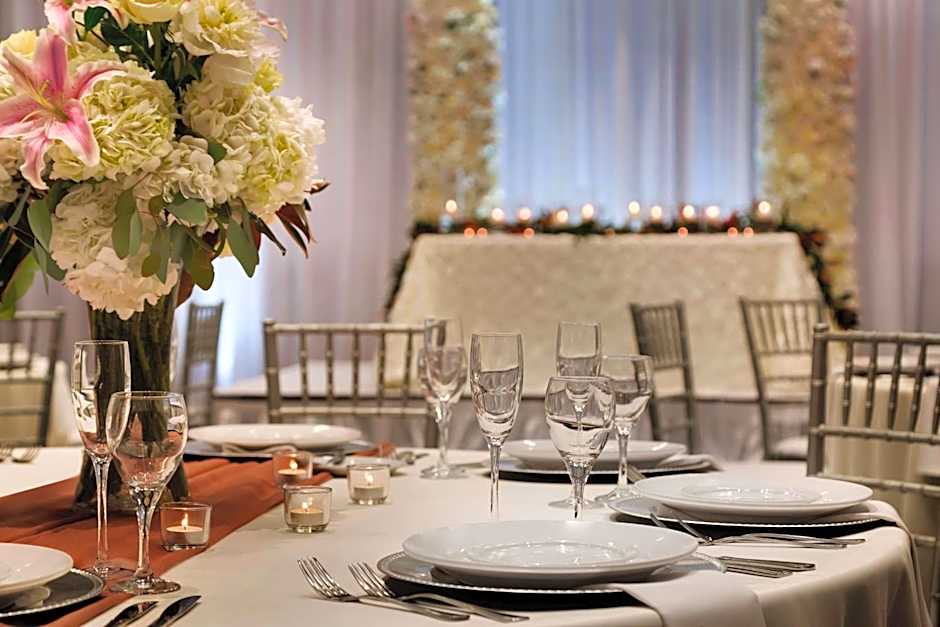 Embassy Suites By Hilton Dallas - Dfw Airport North At Outdoor World