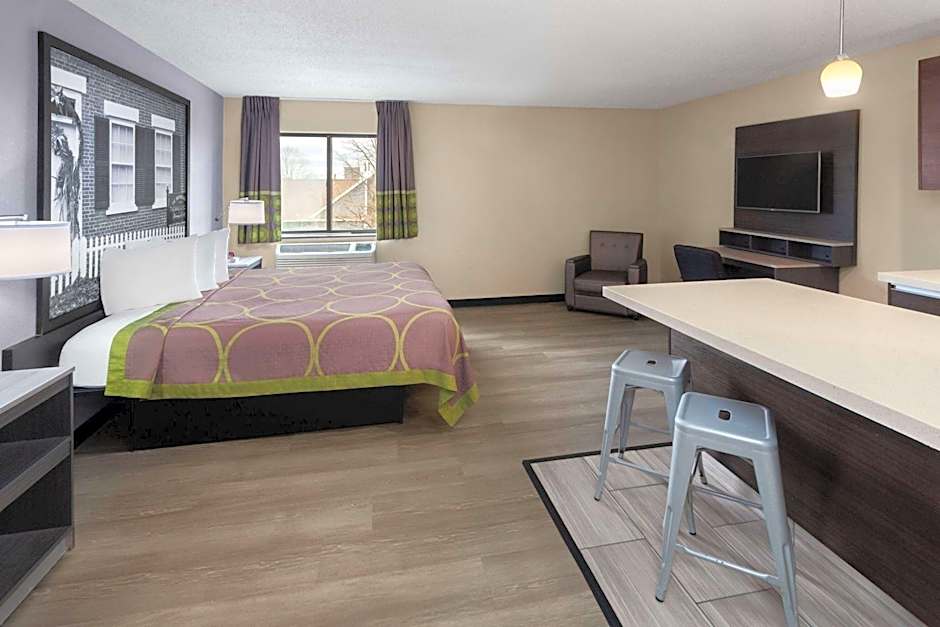 Super 8 by Wyndham Copley Akron