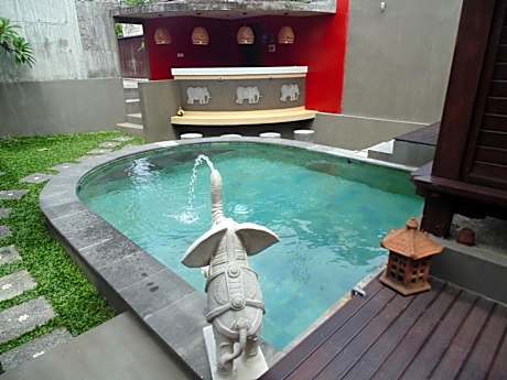 Deluxe Bungalow with Garden View