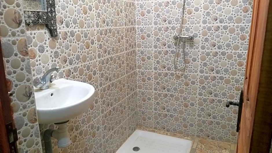 Merzouga Quiet apart &camels trecking