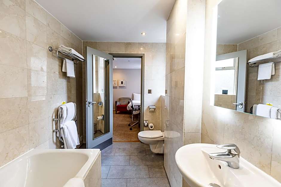 DoubleTree By Hilton London - West End