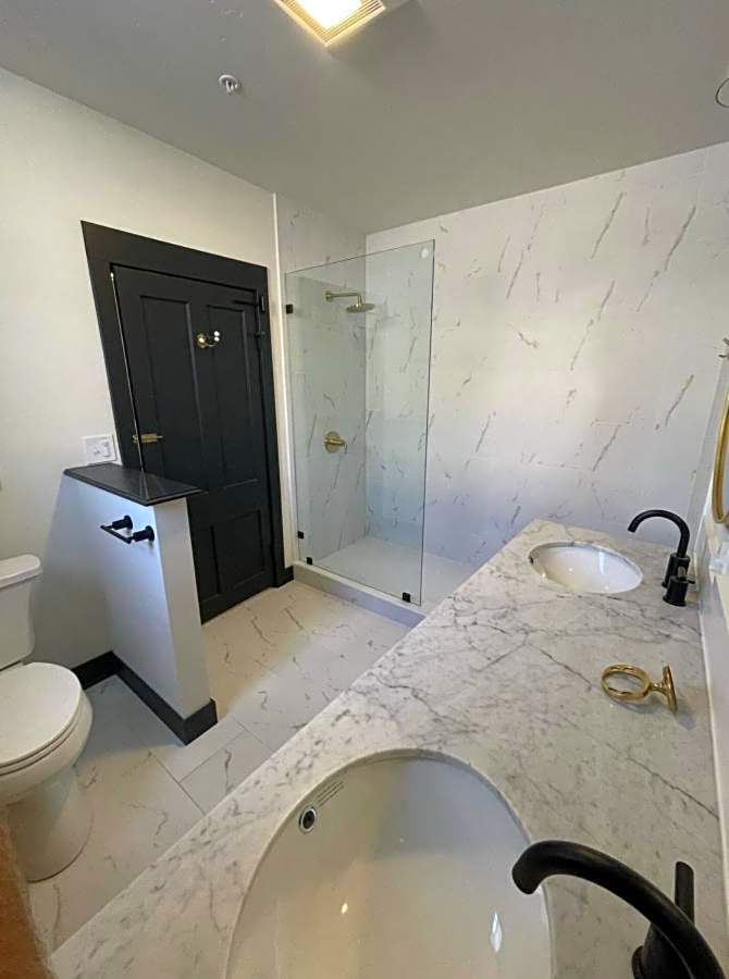 Speakeasy 2 Room Suite (Rm 5)