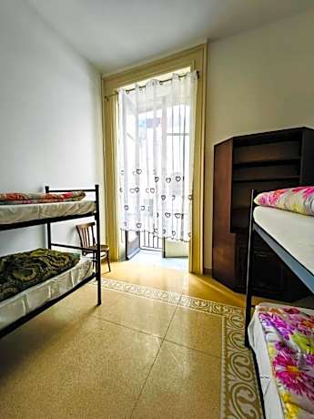 Bed in 4-Bed Mixed Dormitory Room