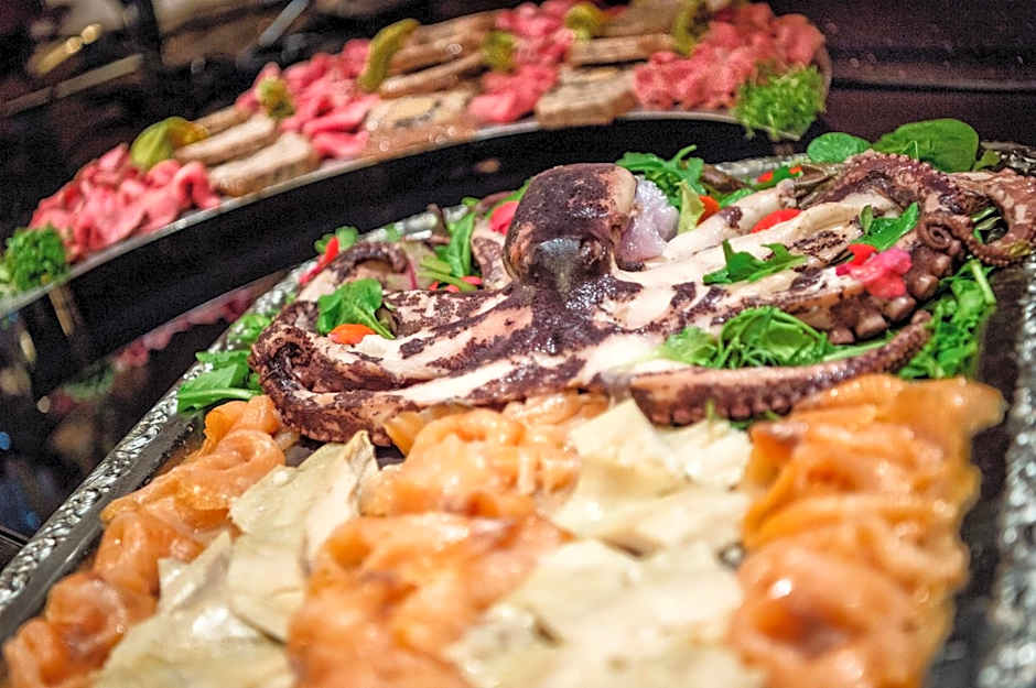 Hotel Norica - Thermenhotels Gastein mit dem Bademantel direkt in die Therme