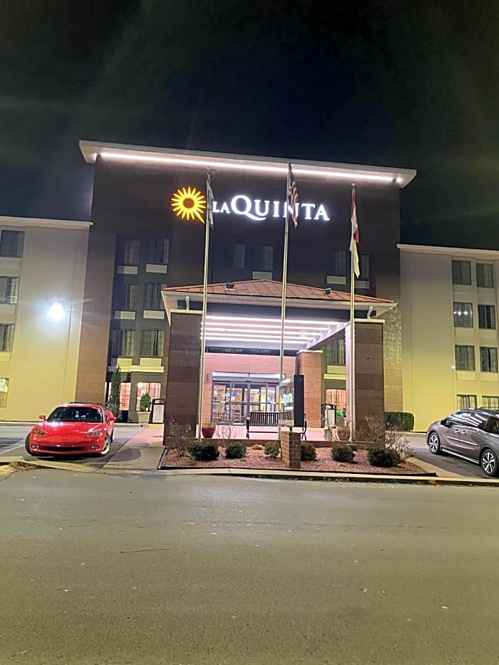 La Quinta Inn & Suites/New River Gorge National Park