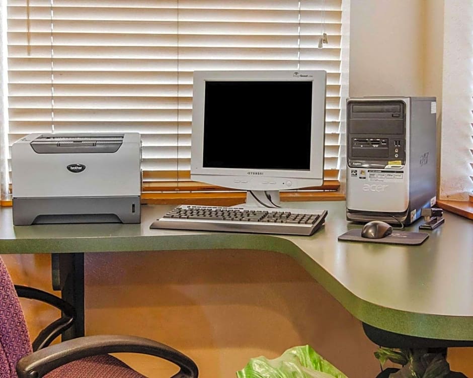 Quality Inn & Suites Medford Airport