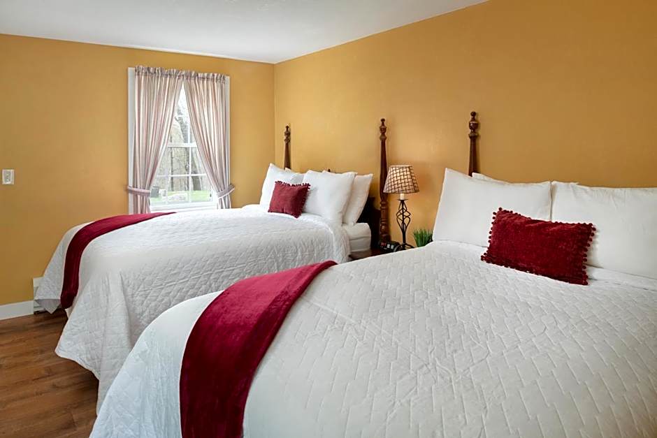 Photo 1 of 4 of 2 Queen Beds