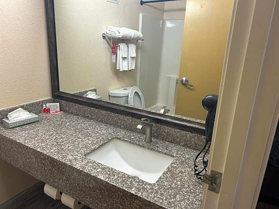 Econo Lodge Topeka at Wanamaker