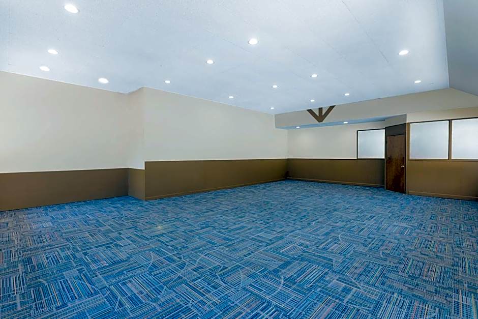 Super 8 By Wyndham Asheville Airport
