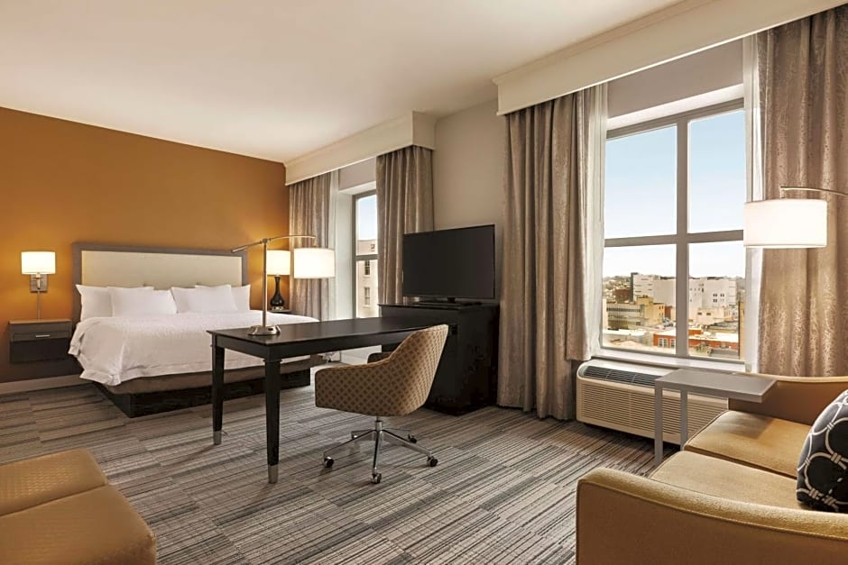 Hampton Inn By Hilton and Suites Roanoke-Downtown, VA