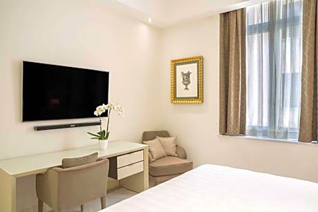 Deluxe King Room - Mobility Accessible