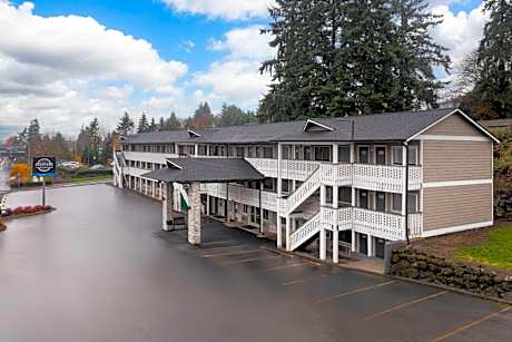 Basecamp Puyallup a Travelodge by Wyndham