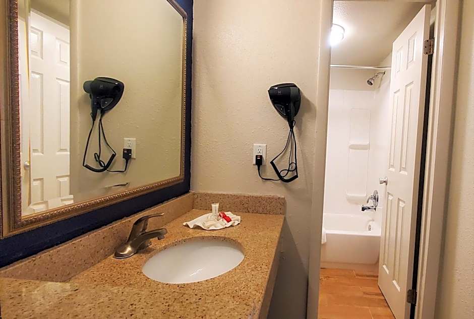 Economy 7 Inn- Newport News