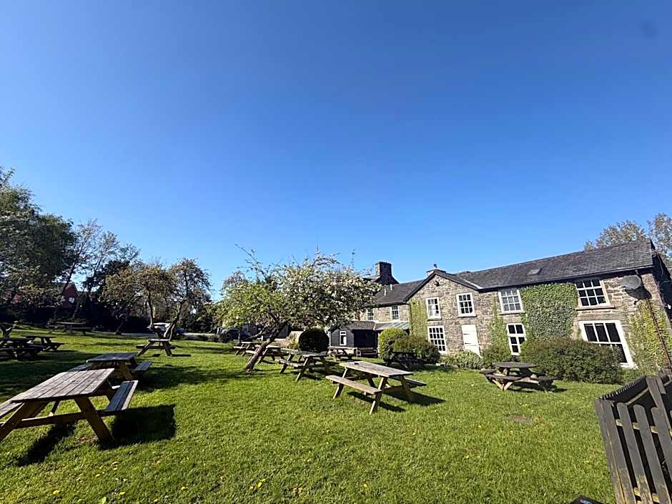 Llanerch Inn