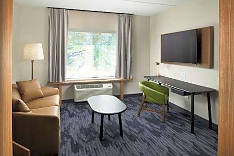 King Suite with Sofa Bed - Hearing Accessible