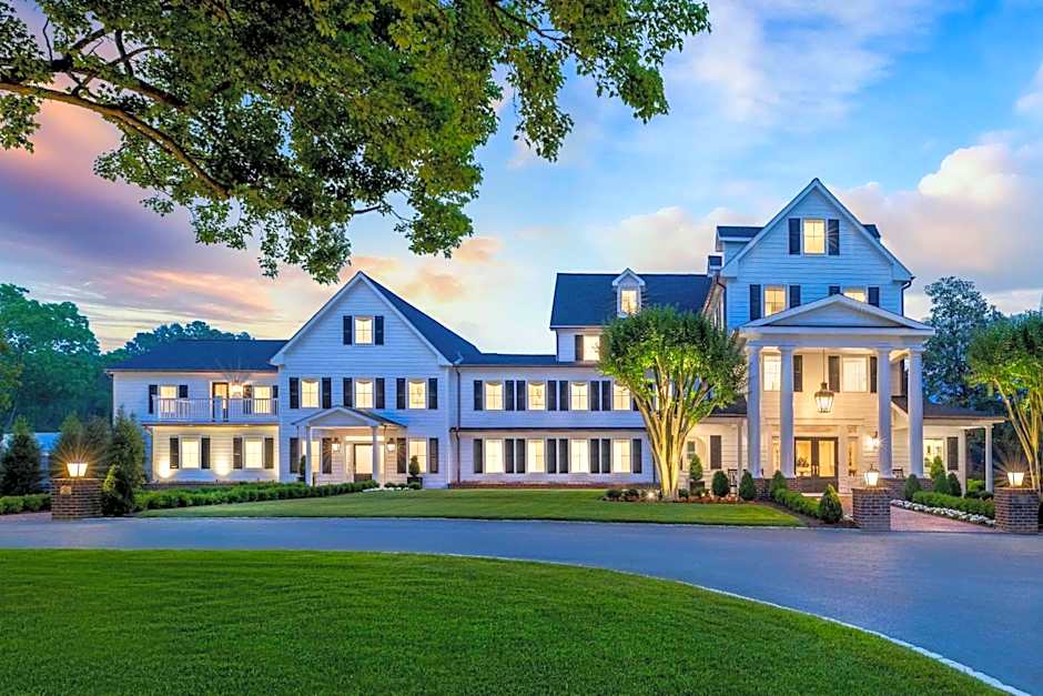 The Oaks Waterfront Hotel