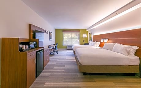 Queen Room with Two Queen Beds - Hearing Accessible