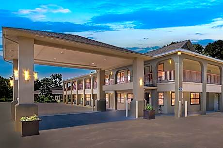 Best Western Delhi Inn